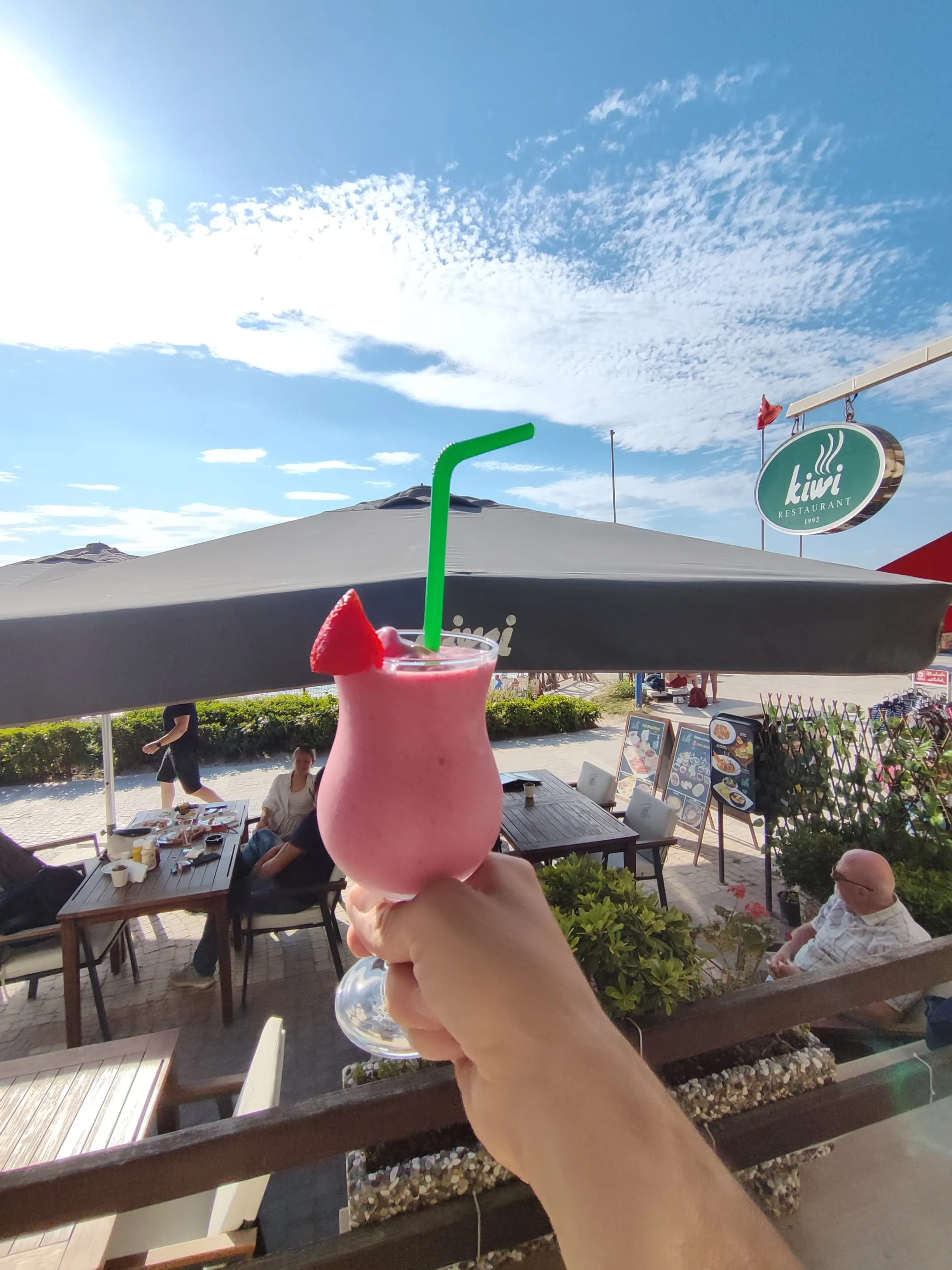 Cimino Restaurant Cafe & Bar seaside evening drink presentation